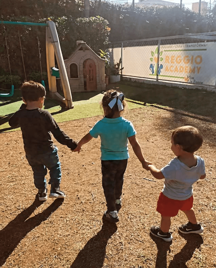 Manos creativas en Reggio Academy